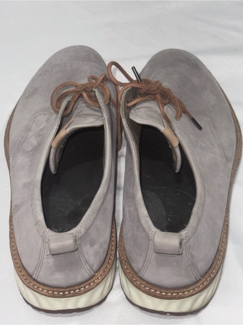 Ecco Men's Suede laced shoes in Light Gray with Brown Laces